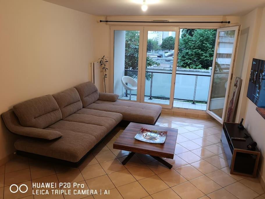Spacieux 3 Pieces Sur Jardin Іврі-сюр-Сен Екстер'єр фото